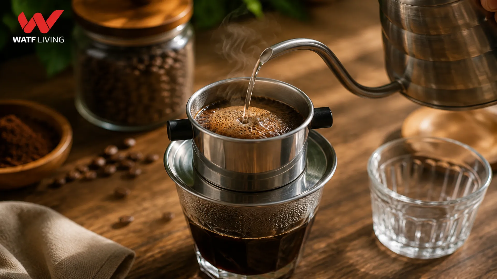 Chuẩn bị đúng nguyên liệu và dụng cụ là bước đầu tiên để pha một ly cà phê đen nóng có hương vị ổn định.