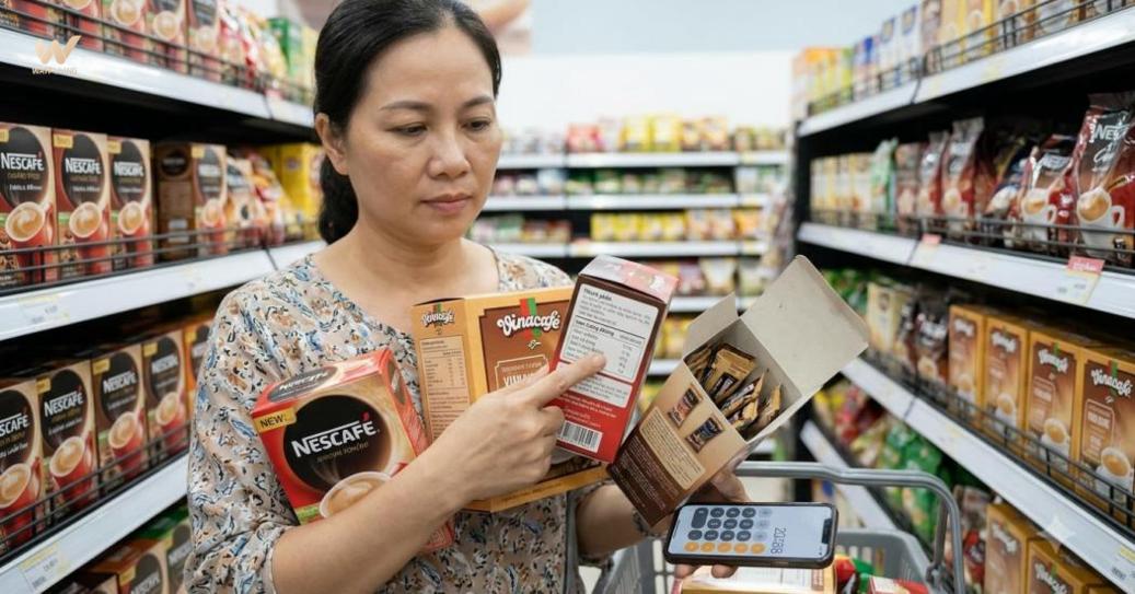 Cần xem kỹ thông tin bao bì, hạn dùng và hương vị để chọn cà phê phù hợp nhu cầu dùng hoặc làm quà.